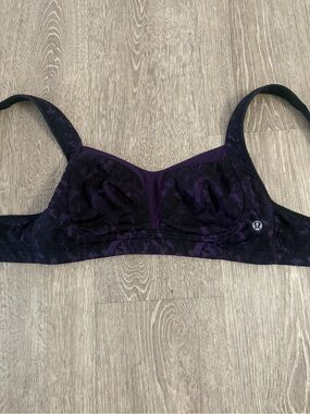 LULULEMON Ta Ta Tamer  Purple / Purple Active Sports Bra Size 34C - Adjustable